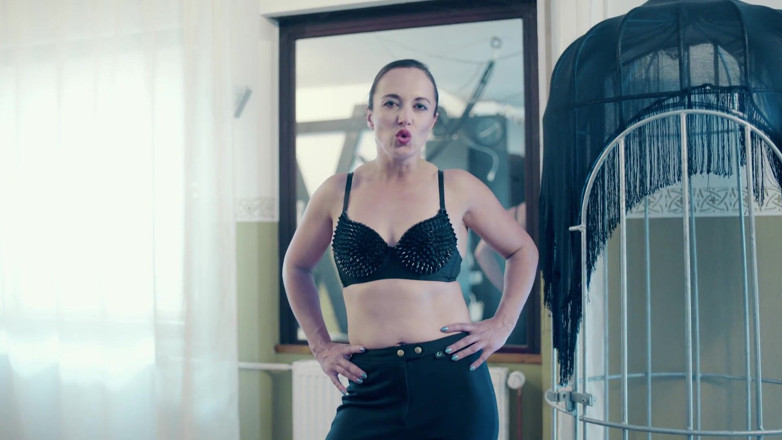 Amalie von Stein: Bicie jaj w Jodhpurs i butach ujeżdżających!