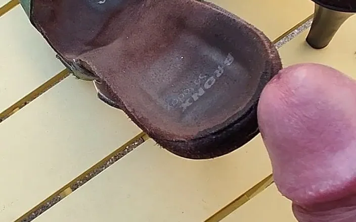 Mutsakin: Jerking my cock and cumming on shoes