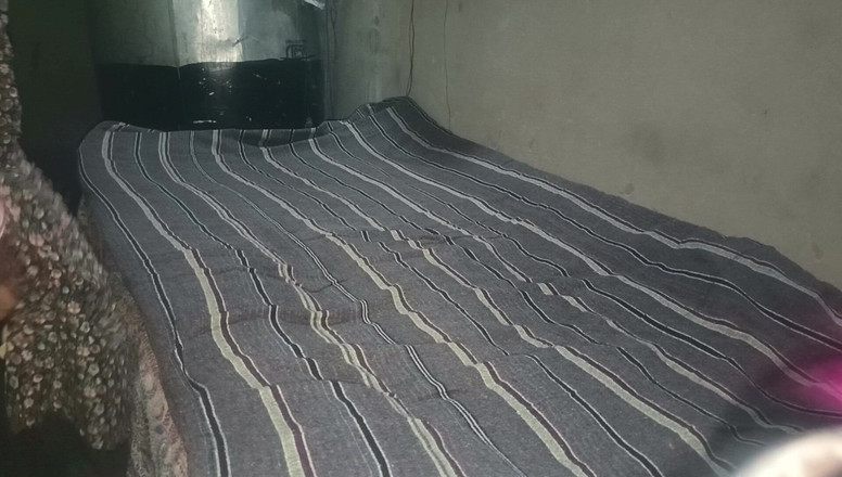 Savita5343: Pijnlijke anale poging - Indische vrouw Savita probeert Eerste keer anaal...