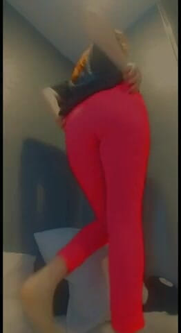 Lolafuccbunny: Lolafuccbunny è provocante in leggings rosa caldi
