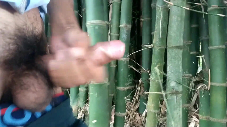 Desimast7: Indische jongen komt klaar op Bamboo, aftrekken cumshot