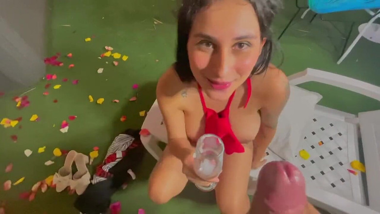 Jenifer Play: Bana olan sevgisini ilan ediyor ve sonunda sikişiyor ve dölünü...