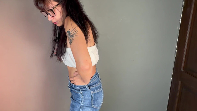 angellkink: Pissing Girl Desperate