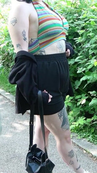 Scout allemand - Mona Peaches, Autrichienne à gros cul et aux seins pulpeux, se fait draguer et baiser