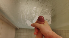 Bayer911: Duşimin bardağına işiyor ve boşalıyor