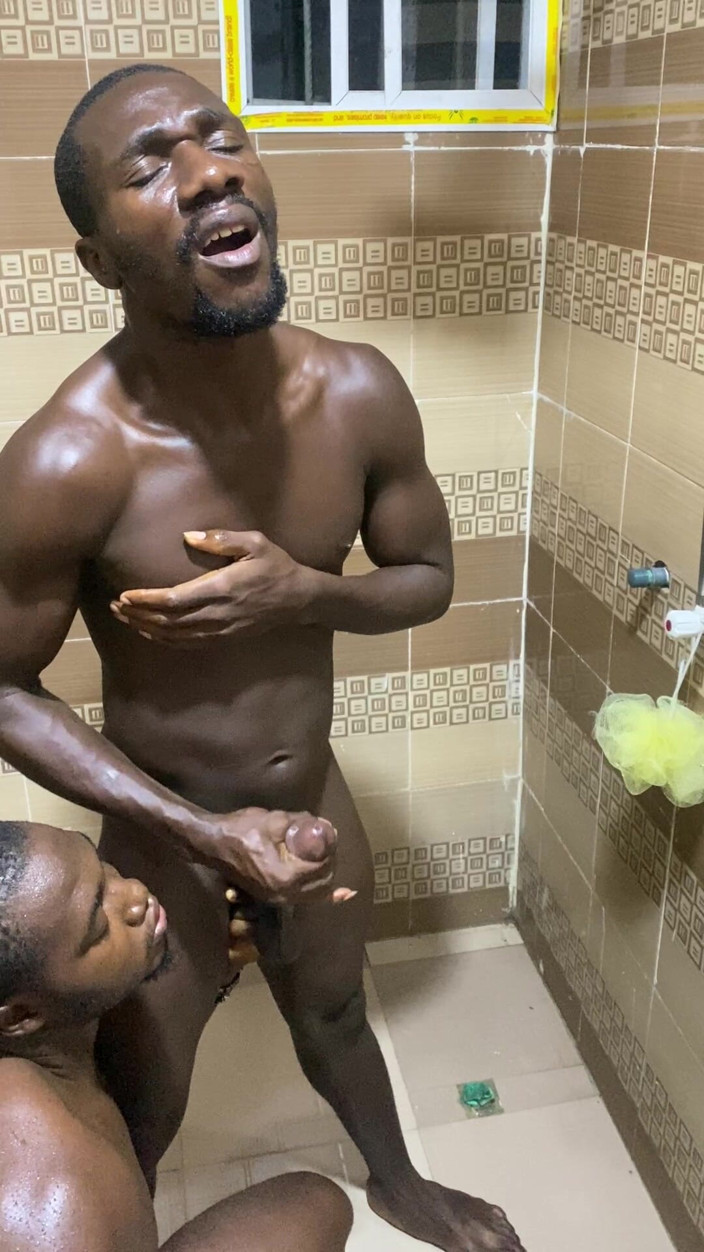 yomiangels1aa: Badezimmer weckt auf