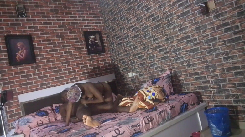 Sex naija 1: Đập ngoài trời. Khổng lồ