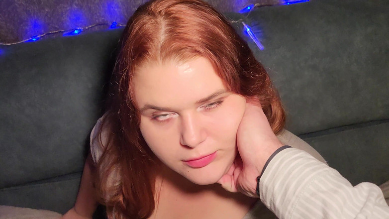 Peach Desert: शिक्षक नए साल की पूर्व संध्या से पहले ग्रेड के लिए सभी स्थितियों में एक मोटा, सुंदर लाल बालों वाली छात्रा को चोदता है