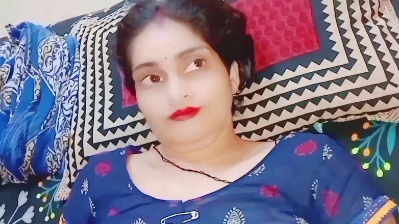 Village studio: सौतेला भाई अपनी सौतेली बहन की चूत चाटकर उसे परम मजा देता है