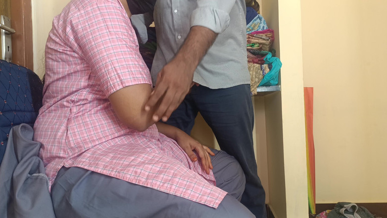 Ilakkiya: Ssc hot adik tiri dengan seragam