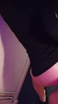 Două pule dure în gura mea, te rog!! I sex în trei la toaletă. Vedere la persoana 1 cu sex anal