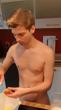 The Naked Kitchen: Pancake Challenge Bare Cooking