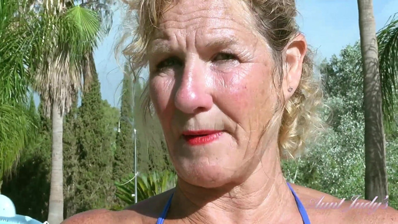 Aunt Judy's: Auntjudys - Wanita Kolam Baru Awak Mrs. Molly Menghisap Zakar Awak (pov)