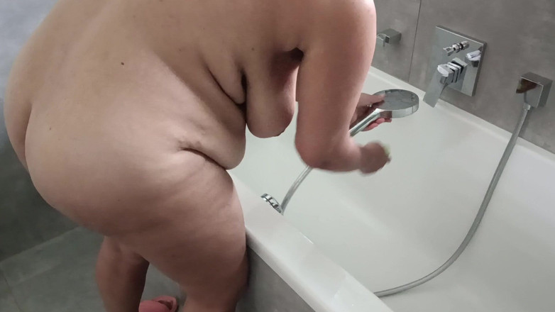 Natural woman silke: Kerja rumah telanjang