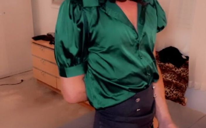 TVI Studios Val Parker: Nadržený crossdresser v nylonových punčochách