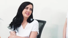 Nuru Massage - प्यारी spencer bradley सबसे अच्छी मालिश देने के लिए सहकर्मी whitney Wright के साथ टीम करती है