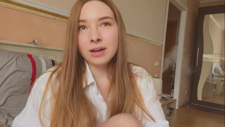 Loly Lola: Beautiful Girl's Pussy Throbs and Cums