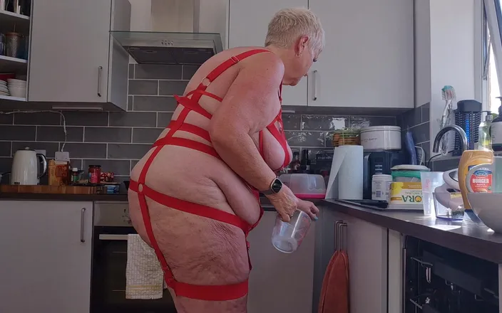 Uk Joolz: Kitchen Play