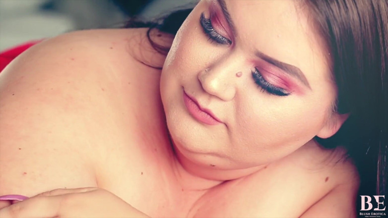 Blush erotica: Bbw masturbeert met een dildo. Jordans eerste logeerpartij. Jordan Love...