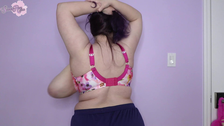 Sarah Rae: Reggiseno floreale che rimbalza