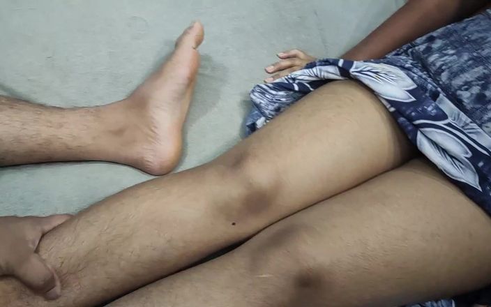 Vaigavarun Feet romance: Fußmassage in nachthemd