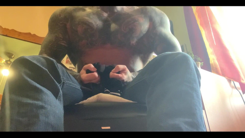 Jasons feet: Je bent als een goede kleine voeten op de vloer...