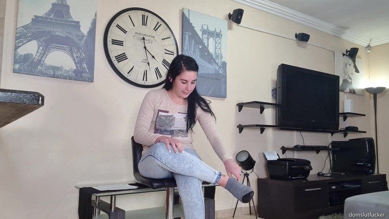 domslutfucker: 选角女孩被采访小便场景，口爆口交