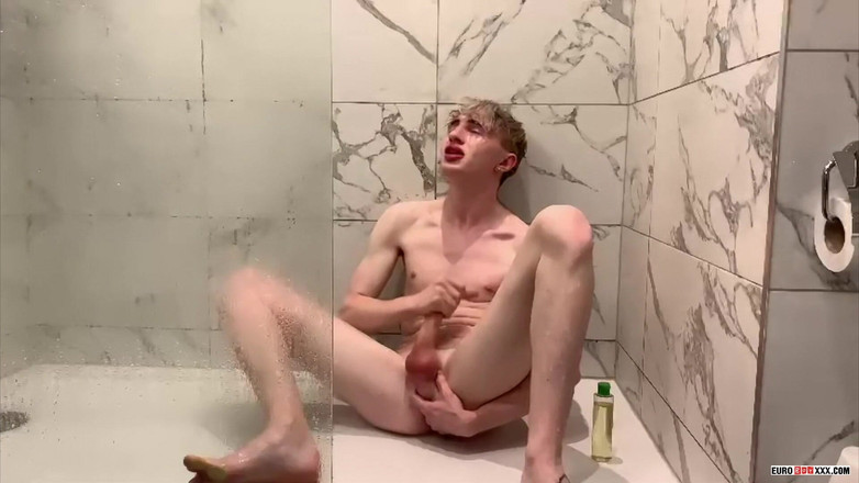 Euro boy xxx: Arrapata nella camera d'albergo