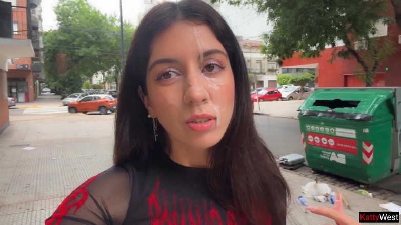 Katty West: Miluji chodit, celé v spermiích! Prosím, na můj obličej! - Chůze...