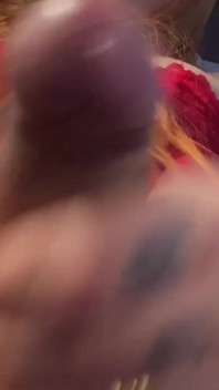 Awek transeksual berambut merah dapat pancutan mani terbaik