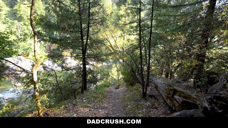 Dad Crush: Секс в походе на улице с отчимом