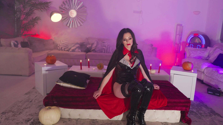 Mature NL: Vampiress et son chasseur de chattes : spécial Halloween