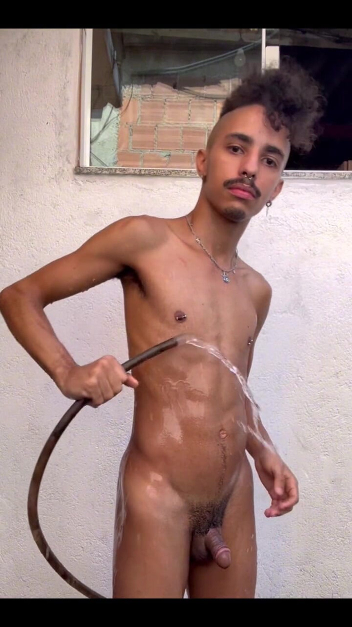 The Vicious Gabe: Aku lagi asik mandi bareng yuk!