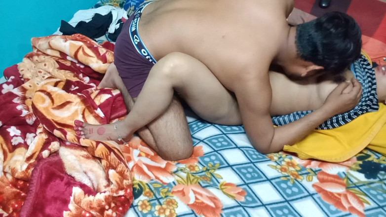 Manjushukla: Pasangan muda baru lagi mesra-mesraan.