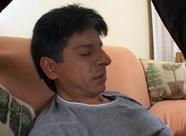 Bareback TV: Lelaki muda mengambil zakar matang