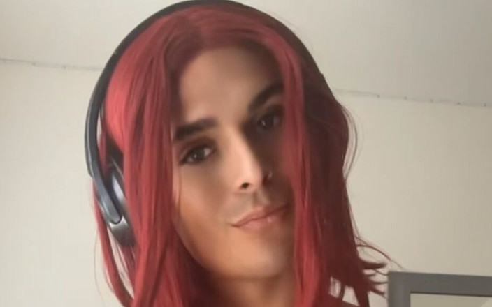 Angel Rios: Femboy transvestã¤nder posiert mit seinem groÃŸen schwanz
