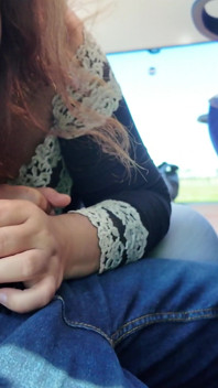 Esibizionista seduce la miLF per succhiare e masturbare il suo cazzo in autobus fino a che non viene