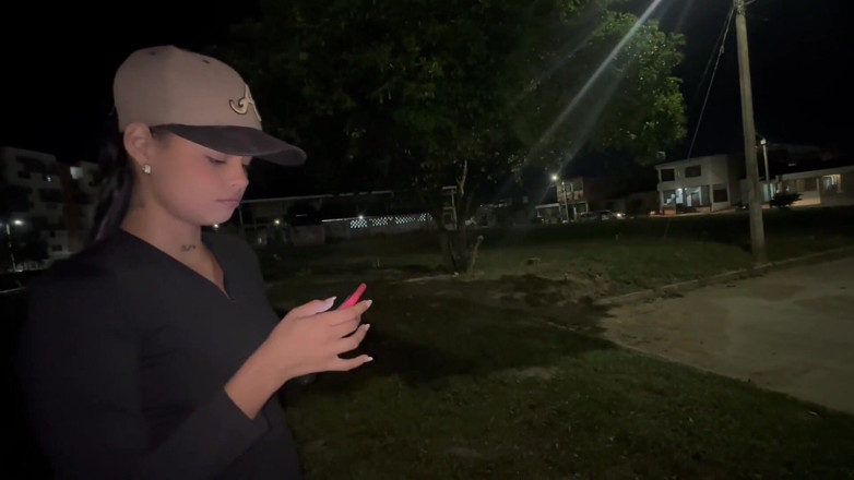 RASHEELHILLS: Eu fico nua na casa de um estranho para que...