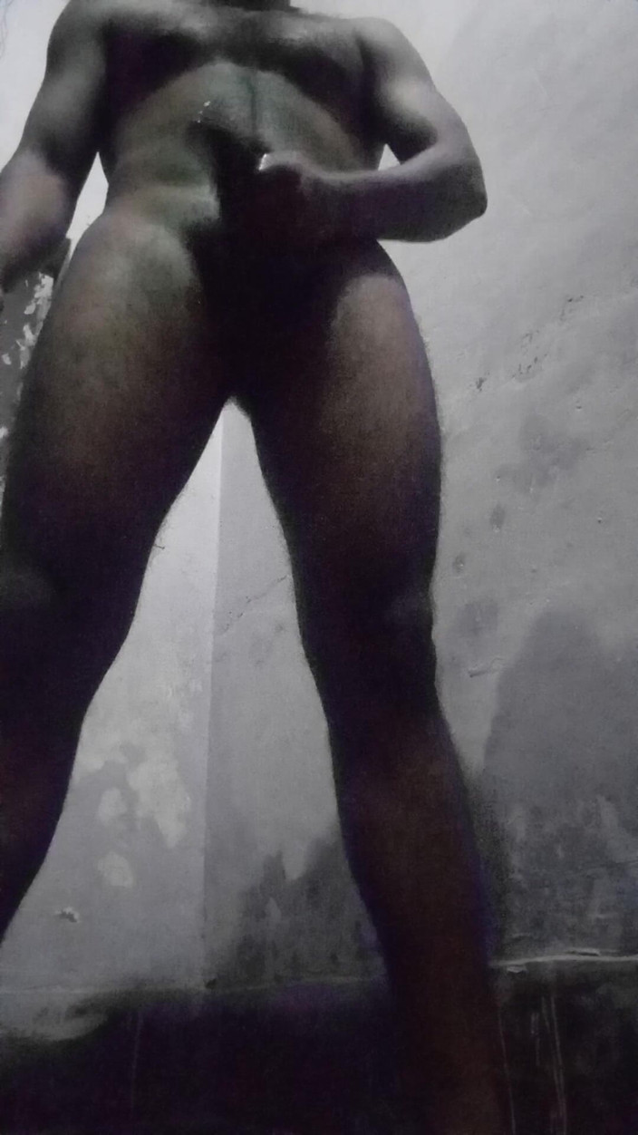 Raaz26d: 집에서 아무도 없는 동안 큰 자지에 기름을 싸고 자위하는 델리 덩어리 소년