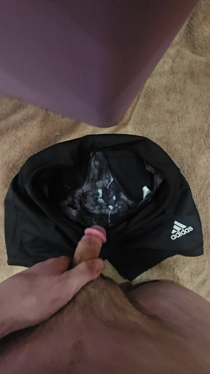 Michael Moore: Я кончаю в мою маленькую сводную сестренку, крошечный волейбольный спандекс и ее грязные трусики, которые она оставила на полу в ванной