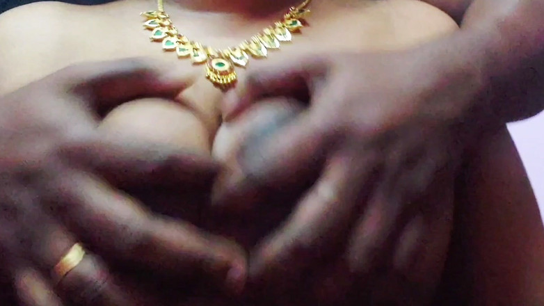 Desi Mohini: Beautiful Desi Boobs