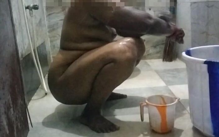 Benita sweety: Indiana empregada tamil tomando banho na frente do proprietário