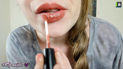 Dahlia Wolf: Šťavnaté uctívání rtů a sprosté řeči