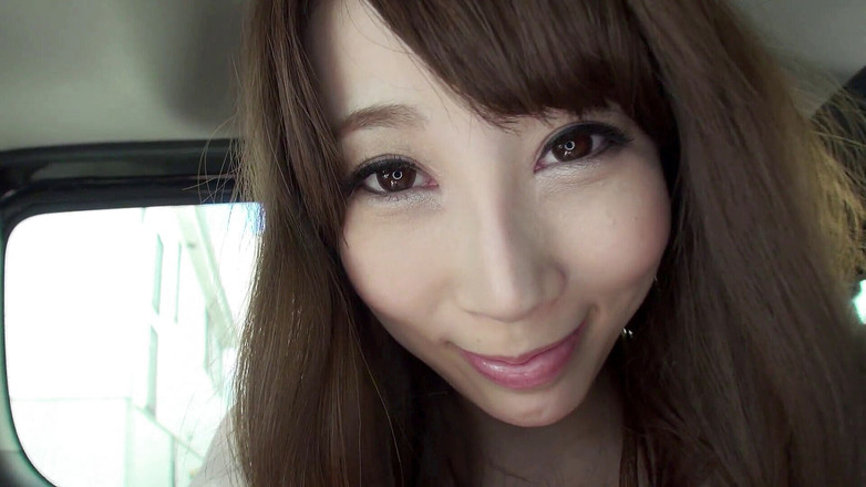 Caribbeancom: 圆屁股东方美女在车里自慰后被干并被内射