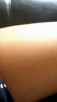 Tan pantyhose di kaki panjang yang semok