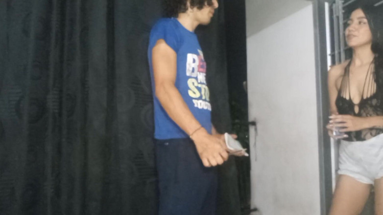 gledyxxx: Minha pequena meia-irmã estava com muito tesão na última vez que...