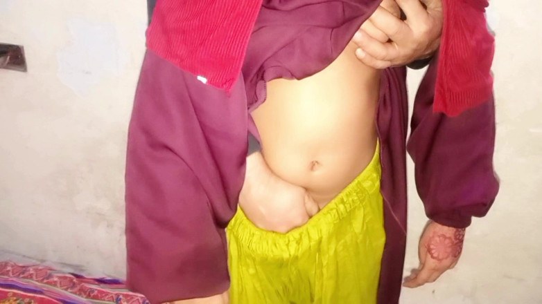 Small Baby: Awek muslim bertudung berkongkek dengan cikgu tuisyen di bilik