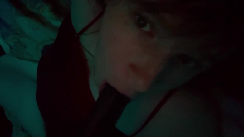 Sexualescape69: Zuig een dildo in bed als een goed mietje Boi