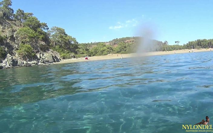 Nylondeluxe: Fasihon Rajstopy i Trykoł dokuczają w Public Sea