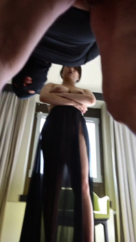 Topless chińska kochanka kicking piłki